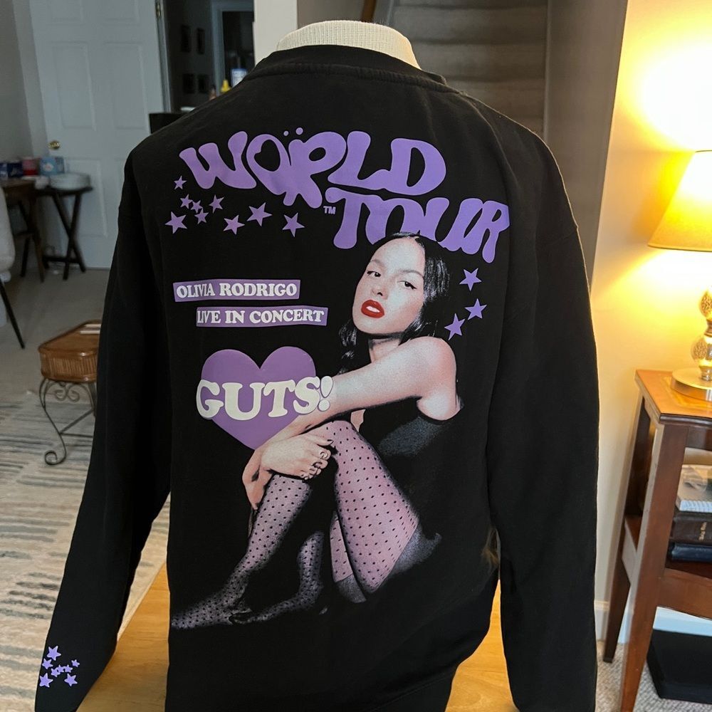 Olivia Rodrigo Guts World Tour Official Merch Hoodie Sweatshirt Puff Print L